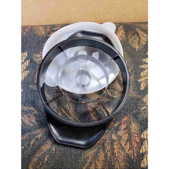 Pampered Chef Pineapple Wedger - Picture 3 of 4